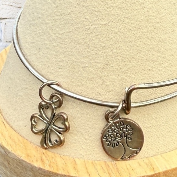 Bangle Bracelet with Family Tree and Four Leaf Clover - Picture 3 of 3